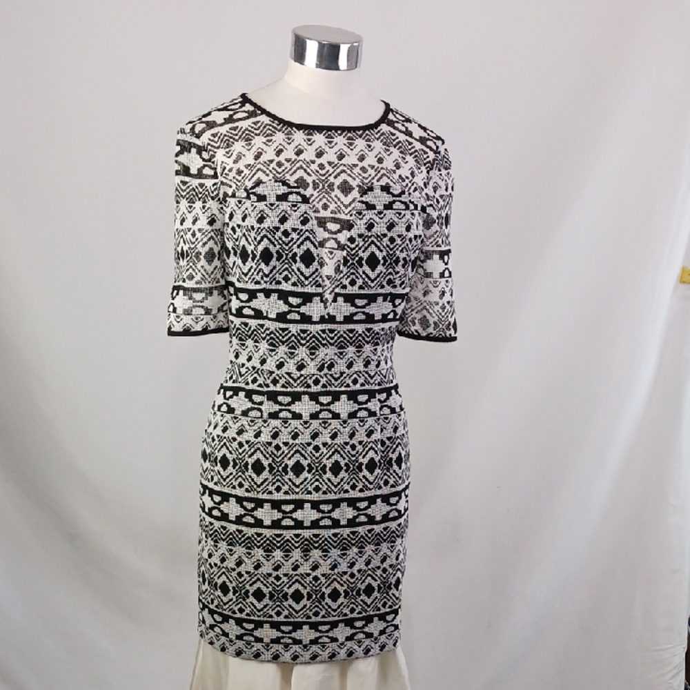 Black Halo NWT Wh Mesh Print Dress.